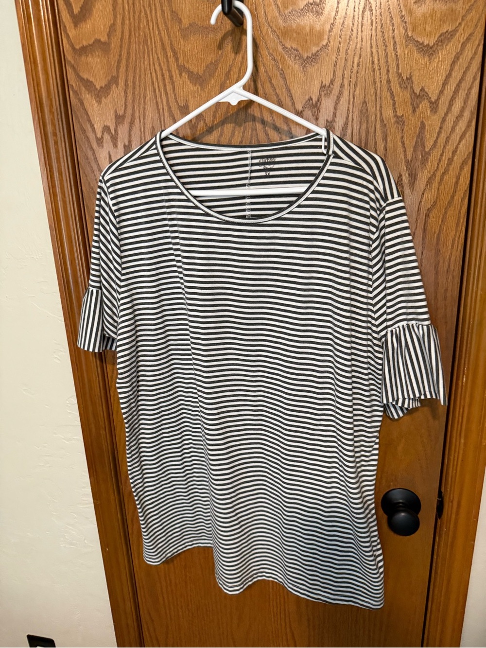 Striped Short Sleeve Ruffle-Sleeve Tee - Black & White